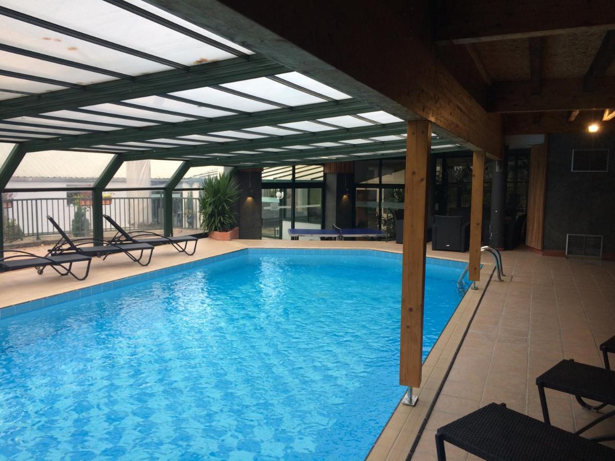 Logis La Residence Le Val-dʼAjol Exterior foto